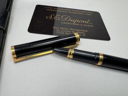 S.T. DUPONT, Paris.
Black and gold lacquered...