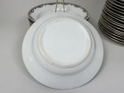 LIMOGES.
Partie de service en porcelaine...