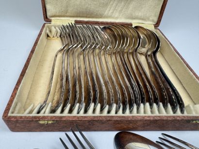 ARGENTAL.
Série de 12 couverts de table en...