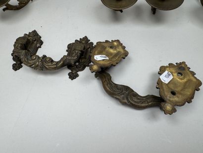 Paire d'appliques en bronze doré et ciselé...