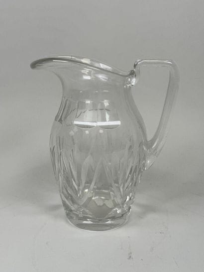 Saint LOUIS.
Pichet en cristal moulé et pressé.
Estampillé.
H....