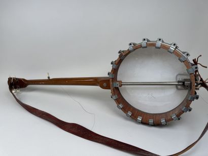 FRAMUS.
Banjo en bois et métal.
L. 97 cm.
(petites...