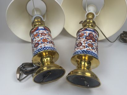 JAPON, IMARI, XXe.
Deux lampes pouvant former...
