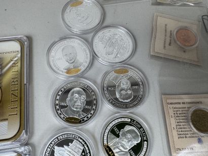 7 coffrets numismatique de pièces en Euro...