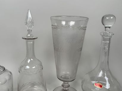 A set of 4 crystal and cut-and-engraved glass...