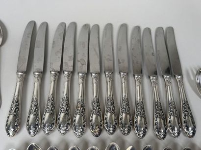 Partie de ménagère en métal argenté, modèle...