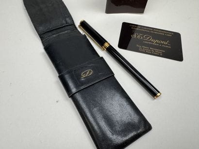 S.T. DUPONT, Paris.
Black and gold lacquered...