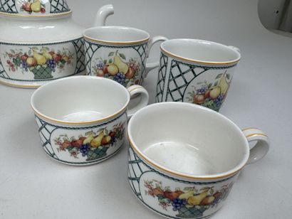 VILLEROY & BOCH.
Modèle BASKET.
Lot en faïence...