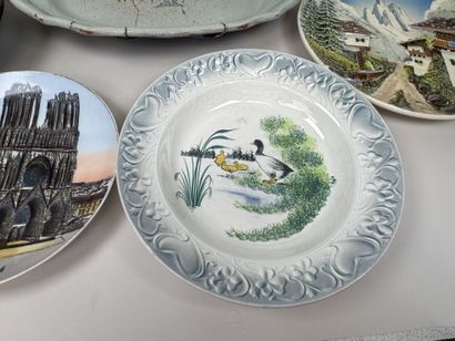A set of polychrome and gold earthenware...