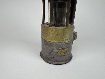 Miners' lamp made of metal and gilded metal.
H....