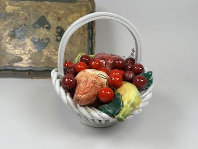 Coupe en trompe-l'œil de corbeille de fruits...