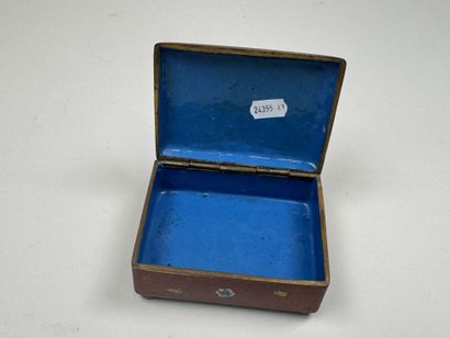 ASIE, XXe.
Coffret rectangulaire en laiton...