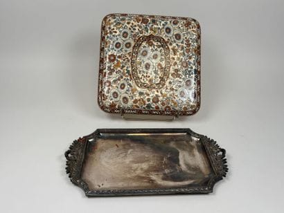 GIEN.
Polychrome earthenware trivet decorated...