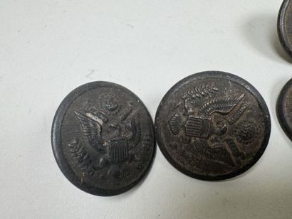 Lot de boutons d'uniforme.
(usures, oxyd...