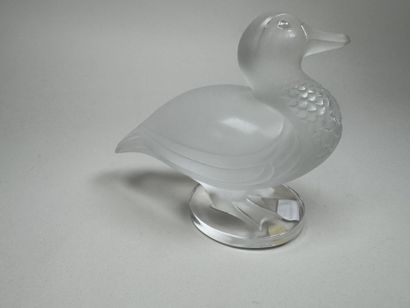 LALIQUE.
Duck.
Molded, pressed, and satin-finished...