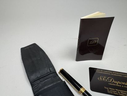 S.T. DUPONT, Paris.
Black and gold lacquered...