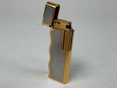 VAN CLEFF & ARPELS à Paris.
Briquet de poche...