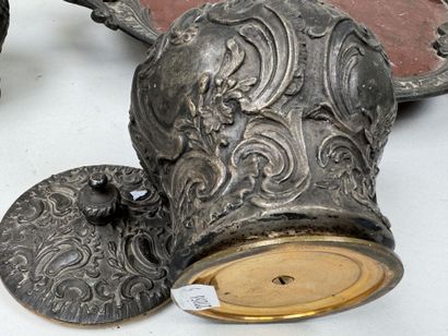 Smoker's set in patinated bronze comprising...