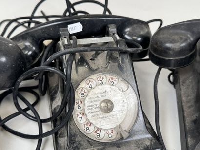 Set of 3 Bakelite and metal telephones.
14...