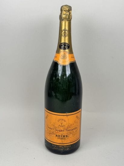 VEUVE CLICQUOT PONSARDIN.
Promotional replica...
