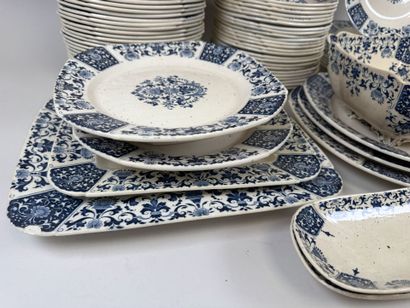 GIEN.
A large set of blue-and-white earthenware...