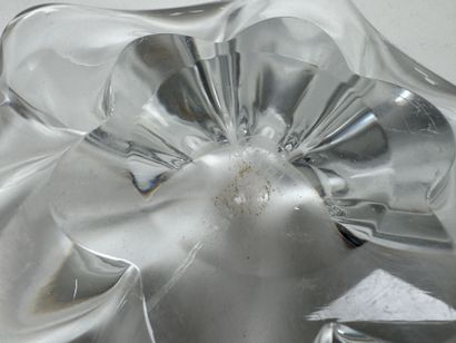 BACCARAT.
Coupe en forme d'étoile en cristal.
Estampillée.
6...