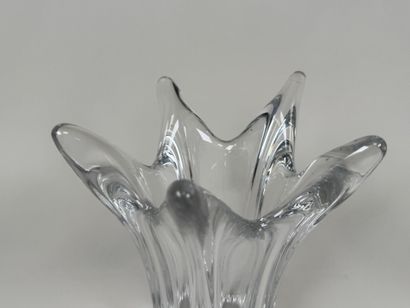 DAUM France.
Vase en cristal moulé.
Estampillé.
H....
