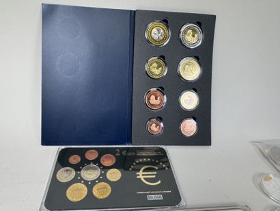 7 coffrets numismatique de pièces en Euro...