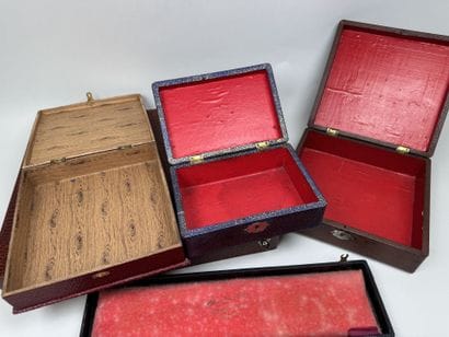 Silver-plated cutting set with metal accents...