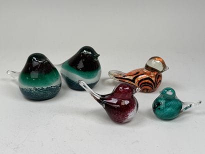 MURANO, XXe.
Oiseaux.
Cinq sujets en verre...
