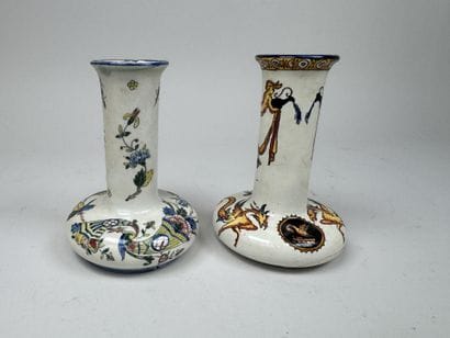 GIEN.
Deux vases soliflores en faïence polychrome.
H....