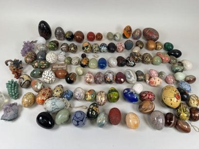 Important collection of eggs and decorative...