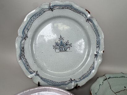 A set of polychrome and gold earthenware...