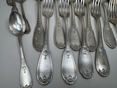 Silver plated set:
- Silver plated cutlery...