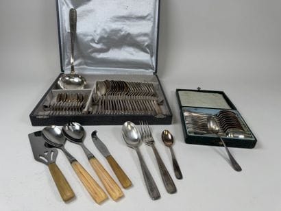 ERCUIS.
Ménagère en métal argenté modèle...