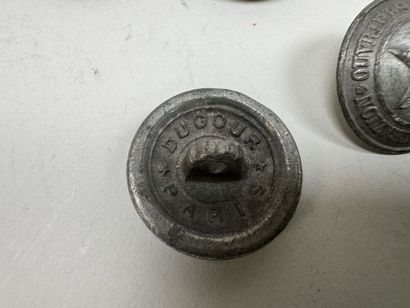 Lot de boutons d'uniforme.
(usures, oxyd...