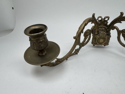 Paire d'appliques en bronze doré et ciselé...