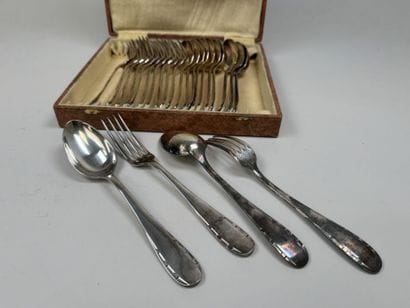 ARGENTAL.
Série de 12 couverts de table en...