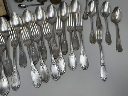 Silver plated set:
- Silver plated cutlery...