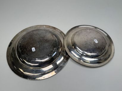CHRISTOFLE.
Deux plats ou assiettes circulaires...