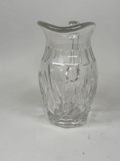Saint LOUIS.
Pichet en cristal moulé et pressé.
Estampillé.
H....