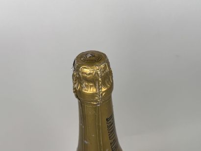 VEUVE CLICQUOT PONSARDIN.
Promotional replica...