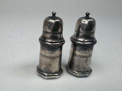 CHRISTOFLE.
Paire de salerons en métal argenté.
H....