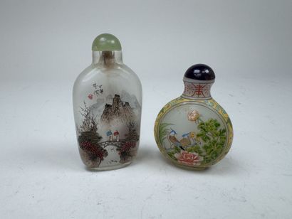 CHINE, XXe.
Deux tabatières en verre à décor...