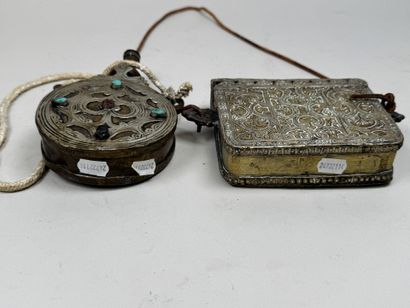 North Africa, 20th century.
A powder flask...