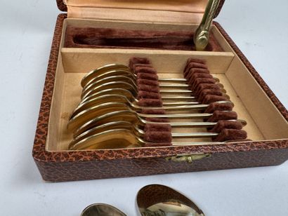 Série de 12 petites cuillères à moka en métal...