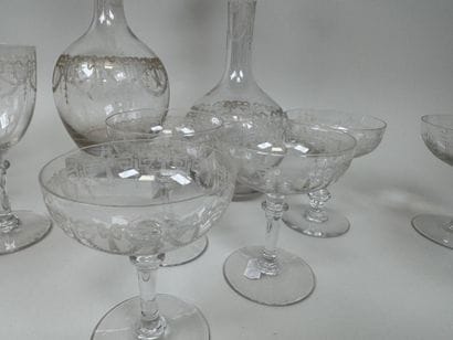 Partie de service de verres en cristal à...