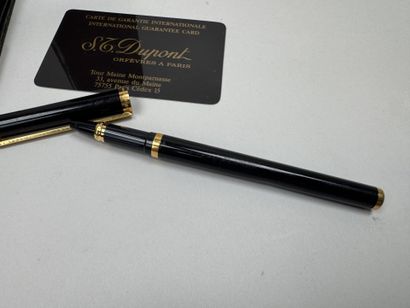 S.T. DUPONT, Paris.
Black and gold lacquered...