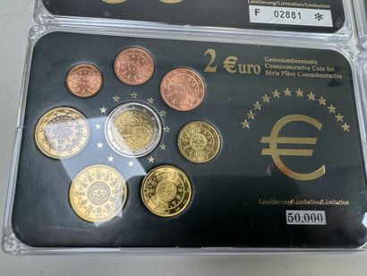 12 coffrets numismatique de pièces en Euro...