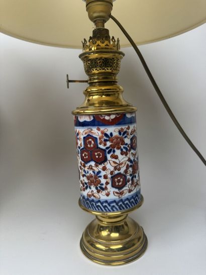JAPON, IMARI, XXe.
Deux lampes pouvant former...